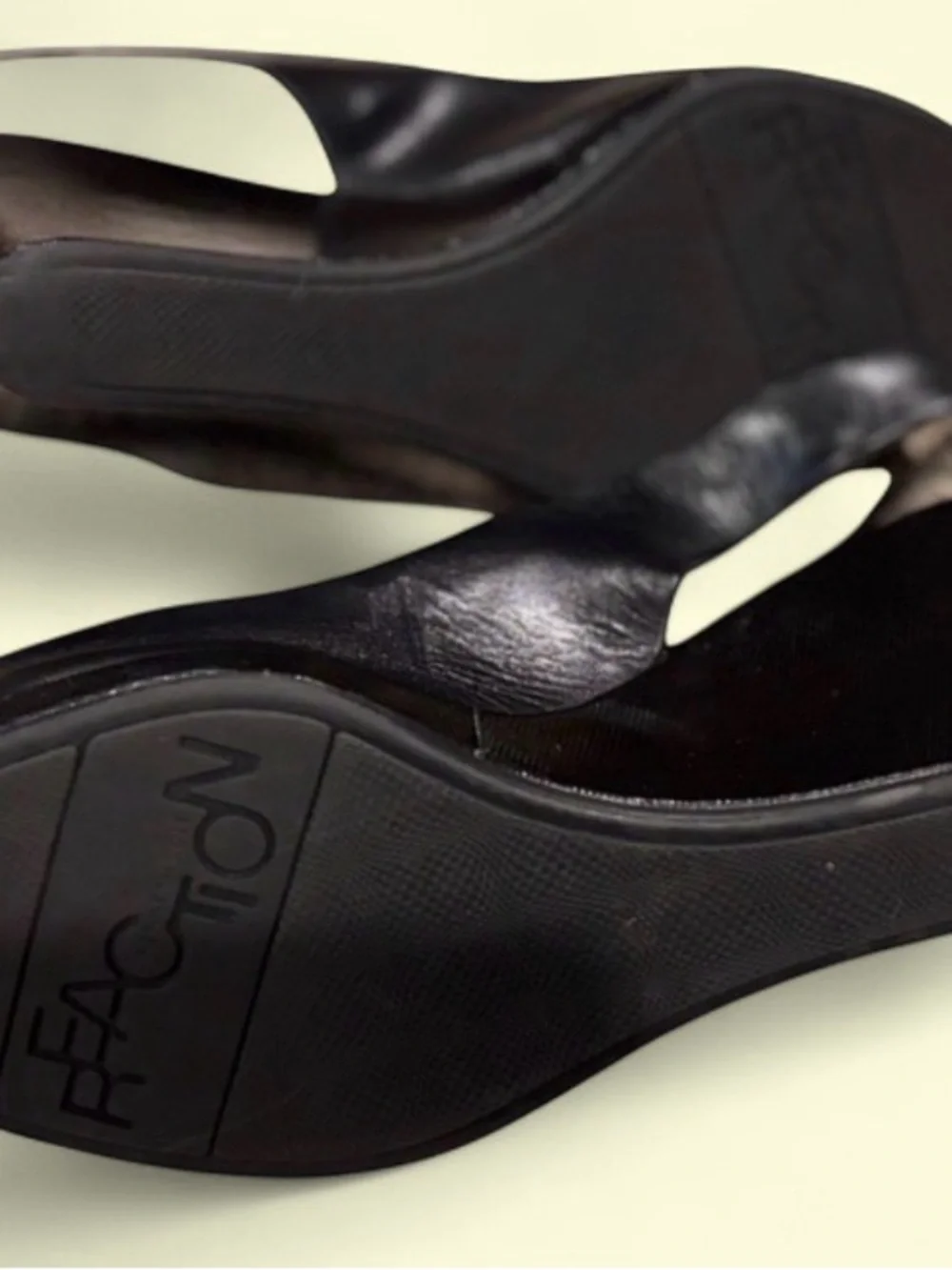 Kenneth Cole Reaction Black Leather Wedge Sandals Peep Toe Slingback Size 8m